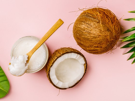 Mastné kyseliny nacházející se v kokosovém oleji jsou až ze dvou třetin právě MCT což z něj činí jednoho z nejlepších nositelů MCT tuků